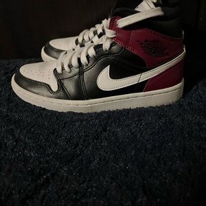Jordan 1 Mid